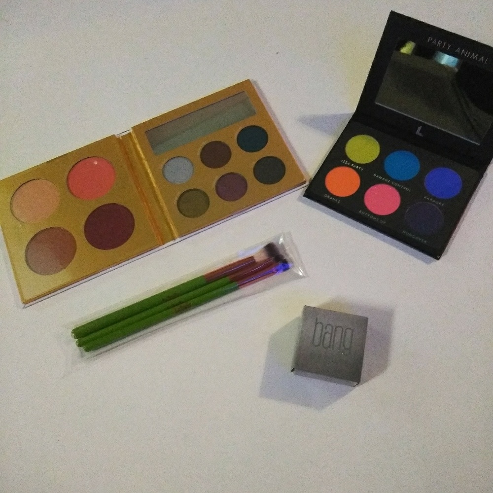 Eyeshadow palettes, liner, and brush bundle